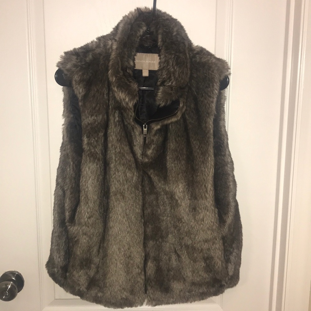 Banana Republic faux fur vest size L